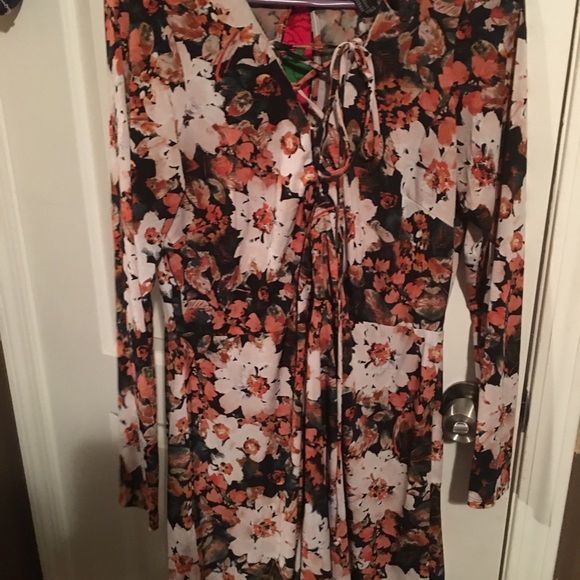 Flower pattern romper! - Picture 2 of 2